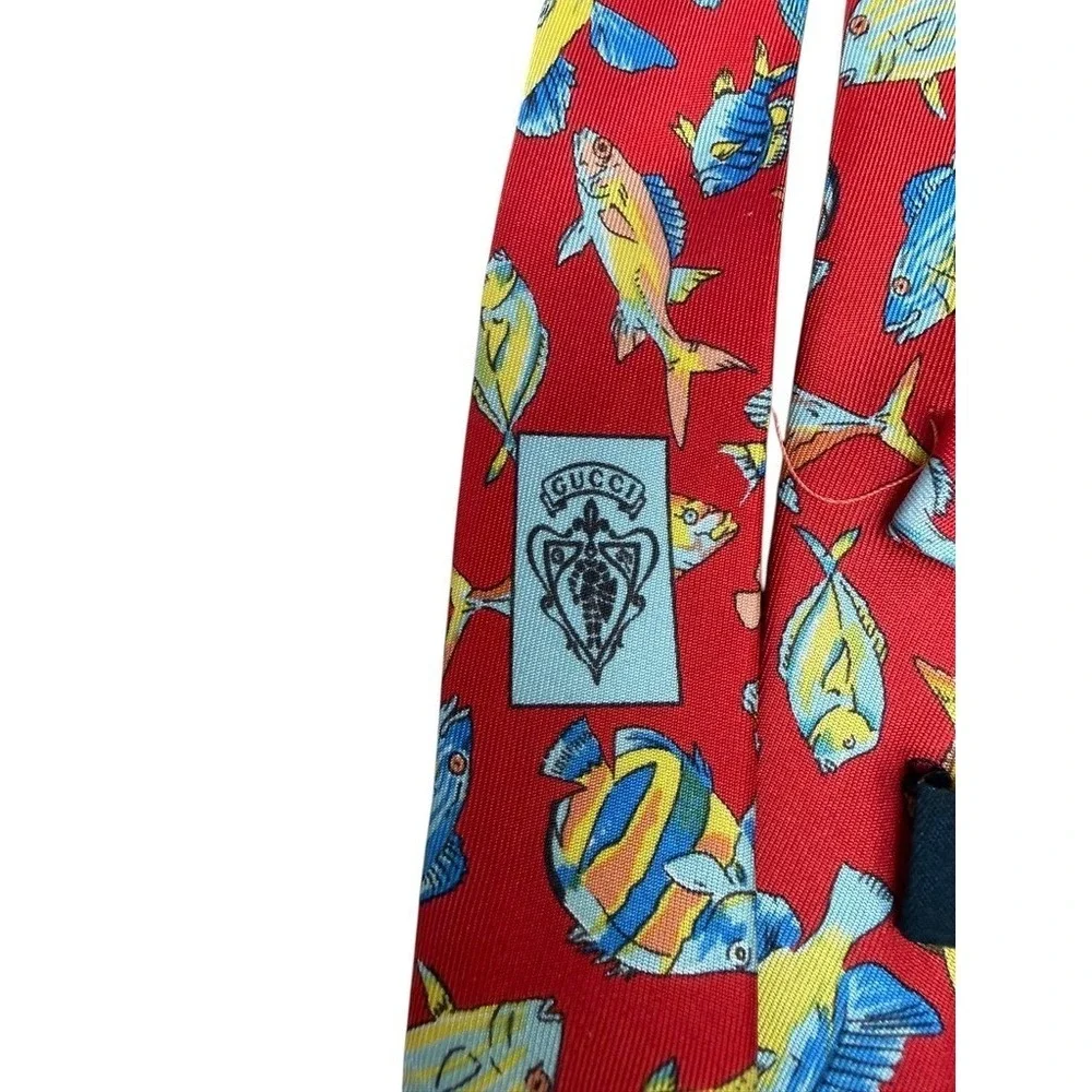 Gucci Mens Red Silk Tropical Fish Print Italian Designer Necktie Accessory‎ READ